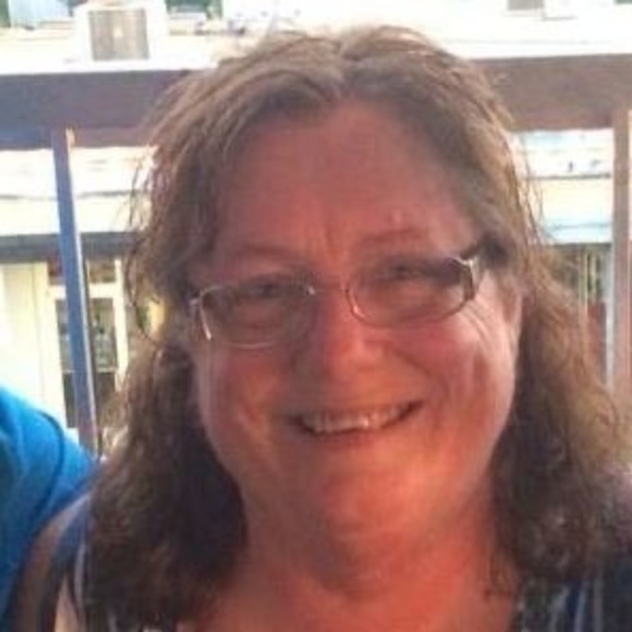 Profile Picture of Cindy Benjamin-redemann (@cindydorozco) on Poshmark