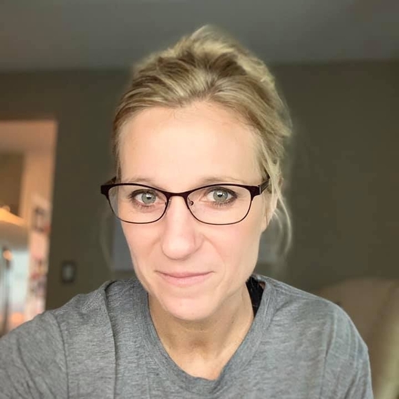 Profile Picture of Holly Hudson (@hgrow08) on Poshmark