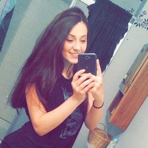 Profile Picture of Hailee Wedlund (@hailee_wedlund) on Poshmark