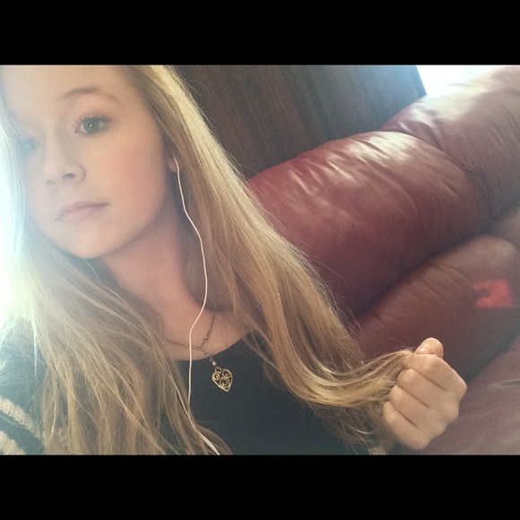 Profile Picture of Alyssa Drabik (@dspfilms) on Poshmark