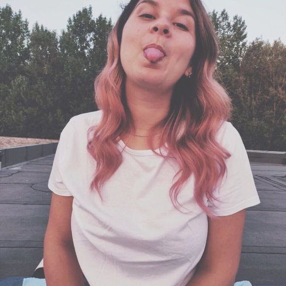 Profile Picture of Kornélie Mišinová (@kornelinkaa) on Poshmark