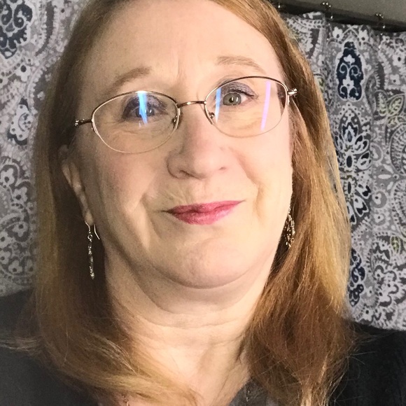 Profile Picture of Kathryn Hephner (@kathrynhephner) on Poshmark