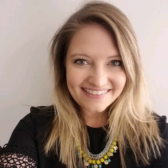 Profile Picture of Kate Longfield (@kelongfield) on Poshmark