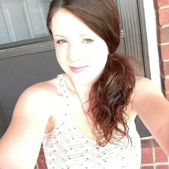 Profile Picture of Brittany Crotts (@crotts_brittany) on Poshmark