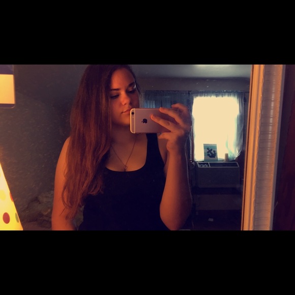 Profile Picture of Alex Adamson (@alexadamson_) on Poshmark