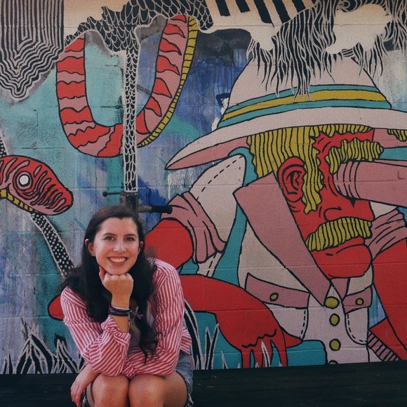 Profile Picture of Ali Tomichek (@alitomichek) on Poshmark