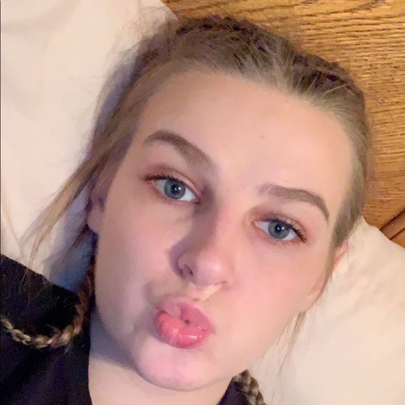 Profile Picture of Erin Brunkhorst (@erinbrunkhorst) on Poshmark