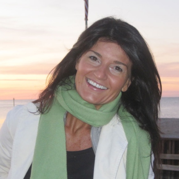 Profile Picture of Cornelia Matache (@corm) on Poshmark