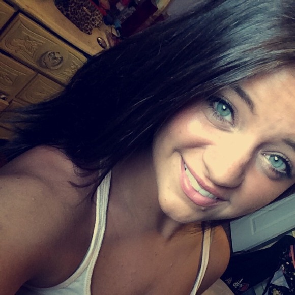 Profile Picture of Val Mikec (@val_mikec) on Poshmark
