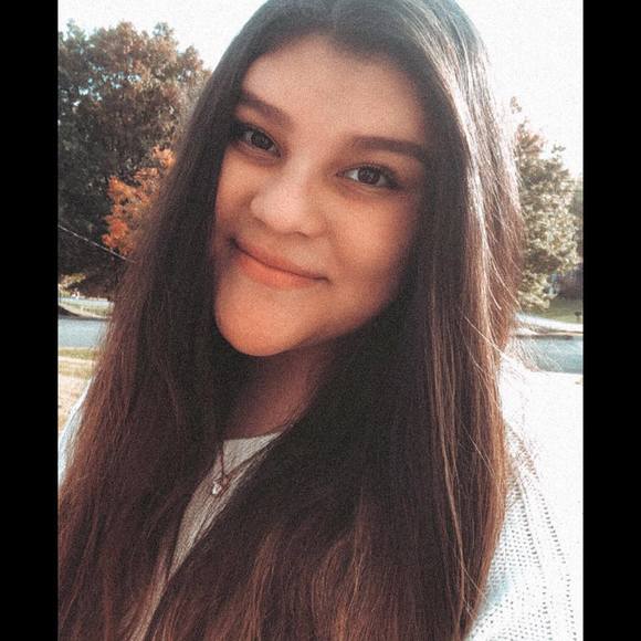 Profile Picture of Kaylee Quinn (@_kay_2212) on Poshmark