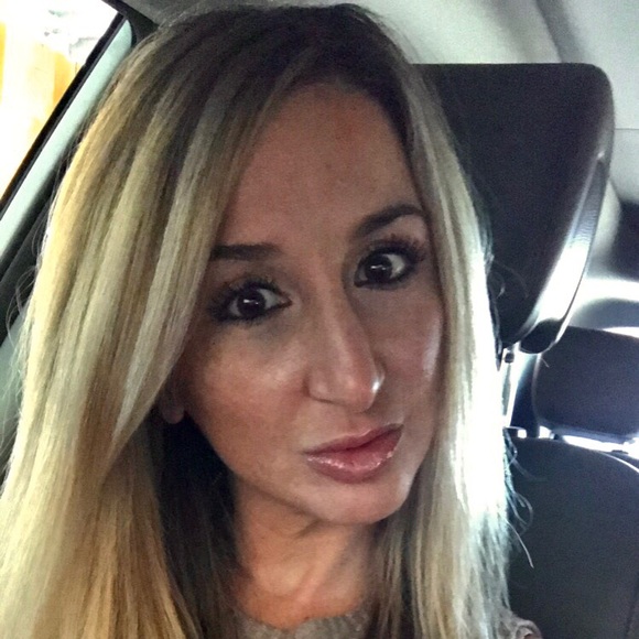 Profile Picture of Rita Keary (@ritakeary) on Poshmark