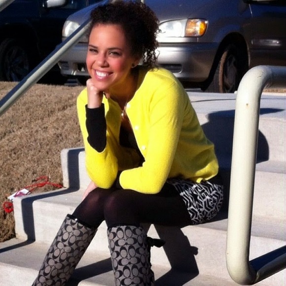 Profile Picture of Candice Garrett (@candiceg83) on Poshmark