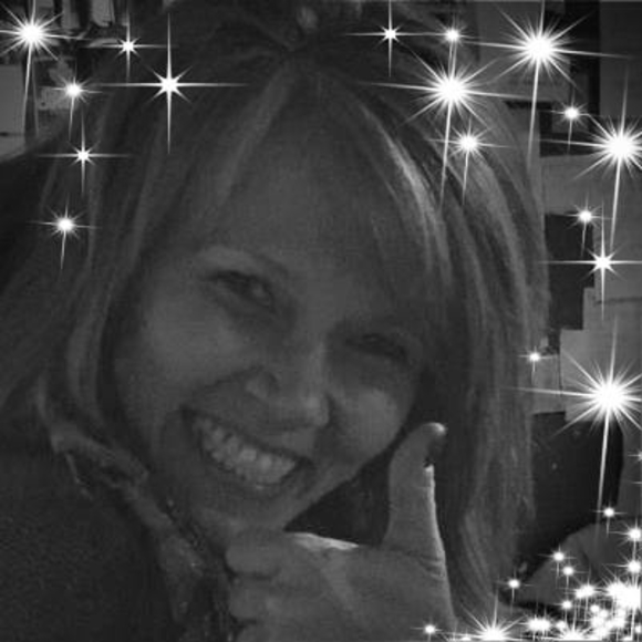 Profile Picture of Lara Danielson (@laradanielson) on Poshmark