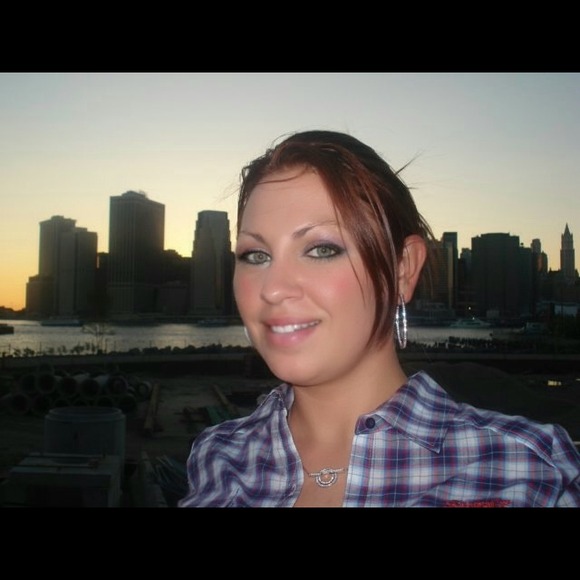 Profile Picture of Crystal Orr (@shinerorr) on Poshmark