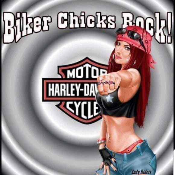 Profile Picture of Andrea Bates (@thbeach1) on Poshmark