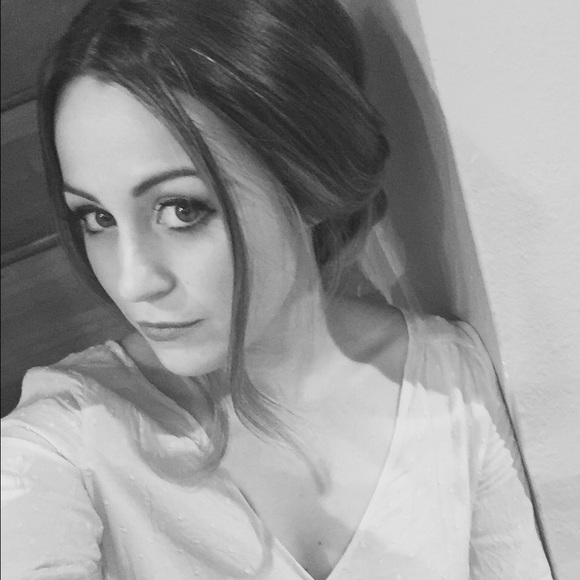 Profile Picture of Megan Feazel (@meganfeazel) on Poshmark