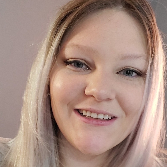 Profile Picture of Corissa Lute (@corissal) on Poshmark