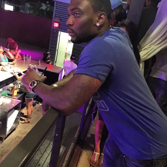 Profile Picture of Ron Watts (@loooooi) on Poshmark