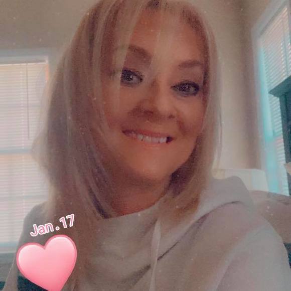 Profile Picture of Donna Soderman (@deery1713) on Poshmark