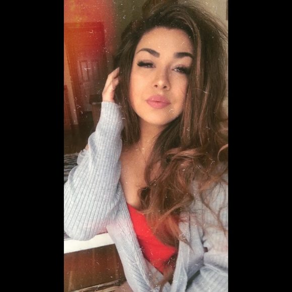 Profile Picture of Brittni Varbel (@brittnivarbel) on Poshmark