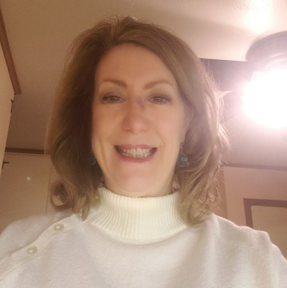 Profile Picture of Joy Bradley (@wadejo) on Poshmark