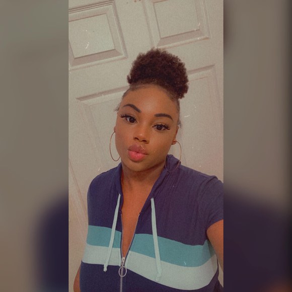 Profile Picture of Keisha Roberts (@keisha_roberts) on Poshmark