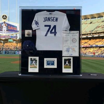 Profile Picture of Chris (@Chris___Frias) on Twitter