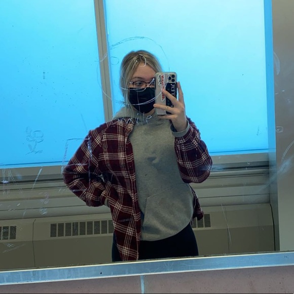 Profile Picture of Chloe Devries (@chloedevries37) on Poshmark