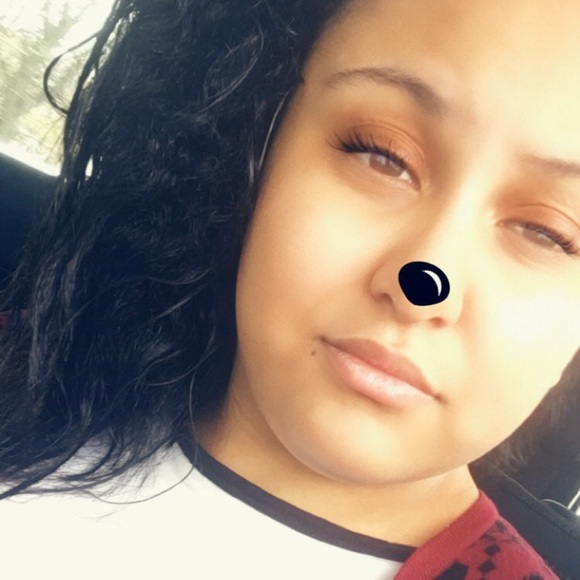Profile Picture of Tia Triplett (@ltial) on Poshmark