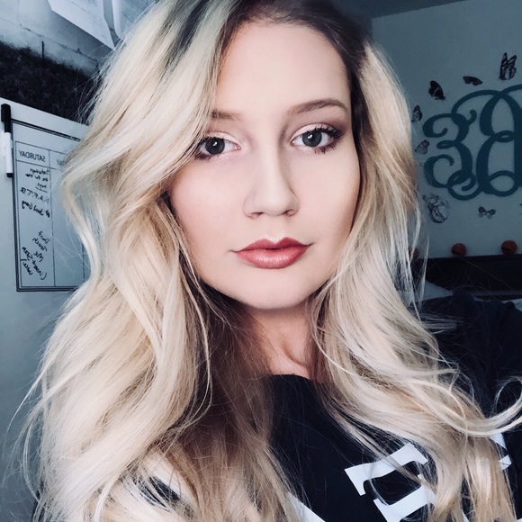 Profile Picture of Blair Byrnside (@byrnside_10) on Poshmark