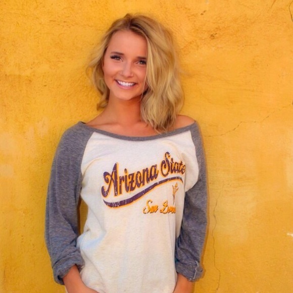 Profile Picture of Carson Edwards (@carrsonnn) on Poshmark
