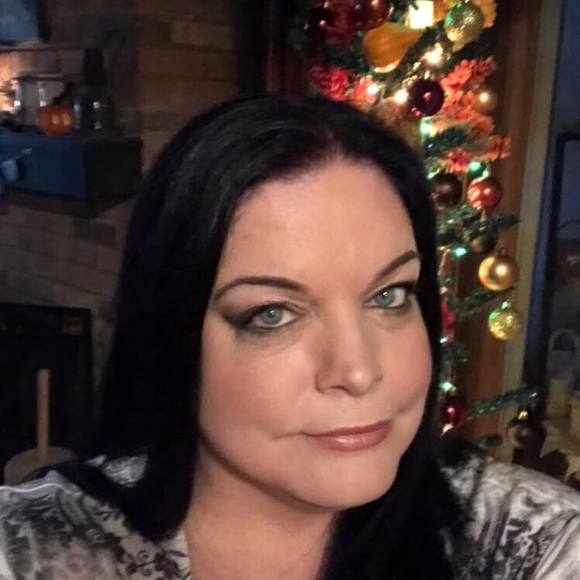 Profile Picture of Sandy Unruh (@sandyunruh) on Poshmark