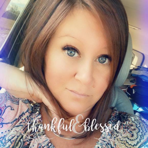 Profile Picture of Lisa Eatmon (@lisaeatmon) on Poshmark