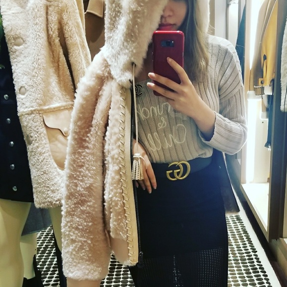 Profile Picture of Hannah Bui (@hannahluxury) on Poshmark