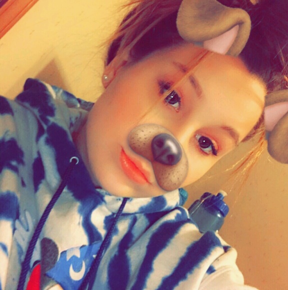 Profile Picture of Georgia Poskus (@pancakes210) on Poshmark