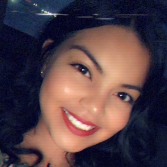 Profile Picture of Maria Emerick (@mirra_ayon) on Poshmark