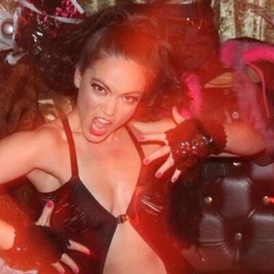 Profile Picture of Chloe Ewart (@chloeewart) on Twitter