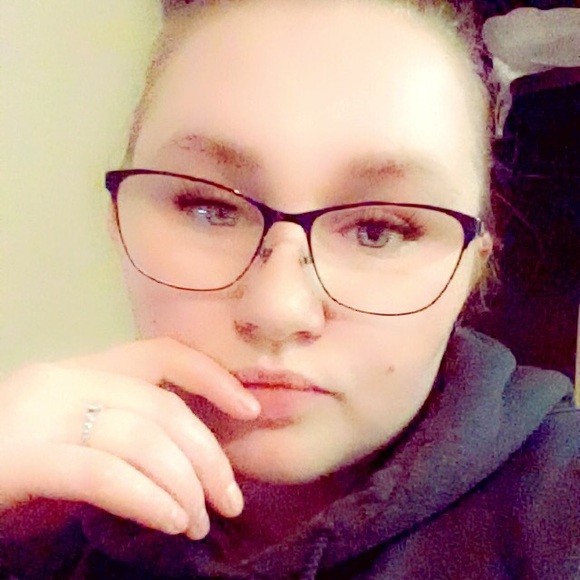 Profile Picture of Dusty Reynolds (@dustyrose1999) on Poshmark