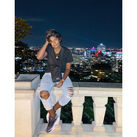 Profile Picture of Methula Sinnathamby (@methulas) on Poshmark