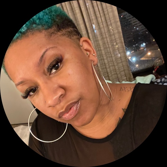 Profile Picture of Jasmine Mays (@pooh5590) on Poshmark