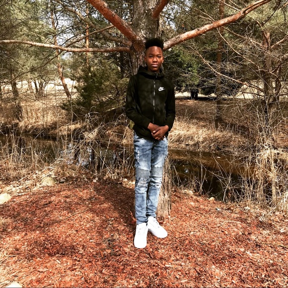 Profile Picture of Gideon Menako (@yvng_gid) on Poshmark