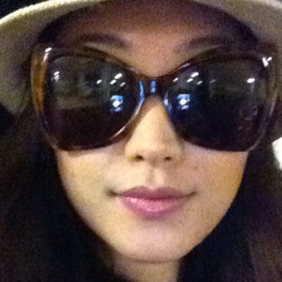 Profile Picture of Jihyun Lee (@cocogina0927) on Poshmark