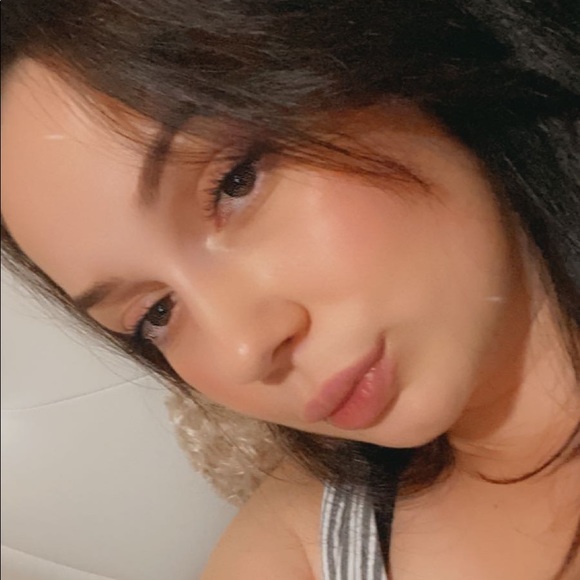 Profile Picture of Carolane Venne (@carolane_venne) on Poshmark