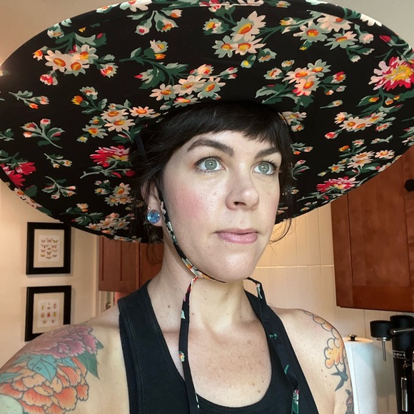 Profile Picture of Ashley Heafy (@metalandhoney) on Poshmark