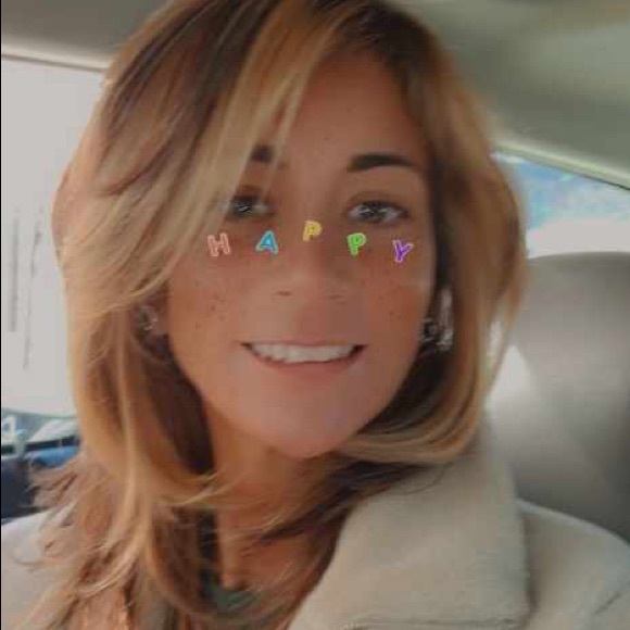 Jamie Holmquest - Poshmark Profile Picture of Jamie Holmquest (@legendcorrina) on Poshmark