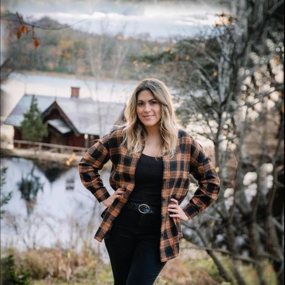Profile Picture of Natalie Franco (@nataliefranco7) on Poshmark