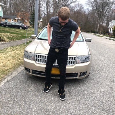 Profile Picture of 🎒JSMOOTHH_🎒 (@Jameskern_) on Twitter