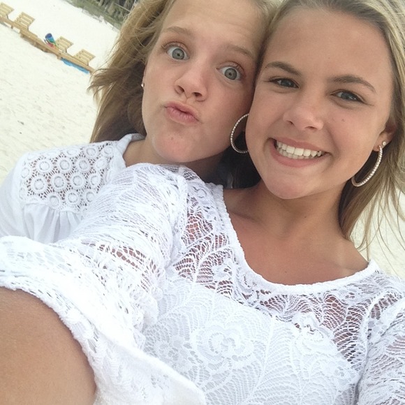 Profile Picture of Rachel Clower (@rayyyclowww) on Poshmark