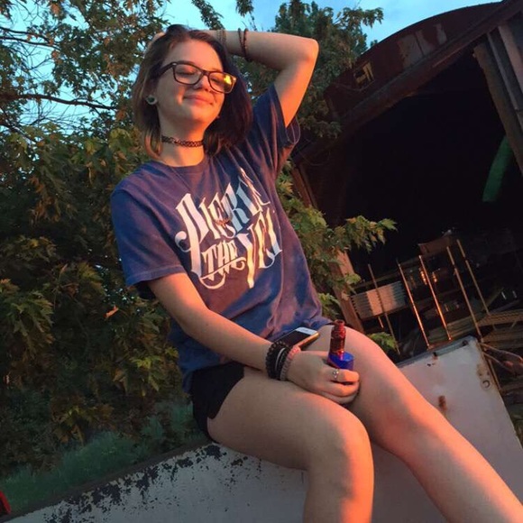 Profile Picture of Chrys Nero (@chryslynn318) on Poshmark