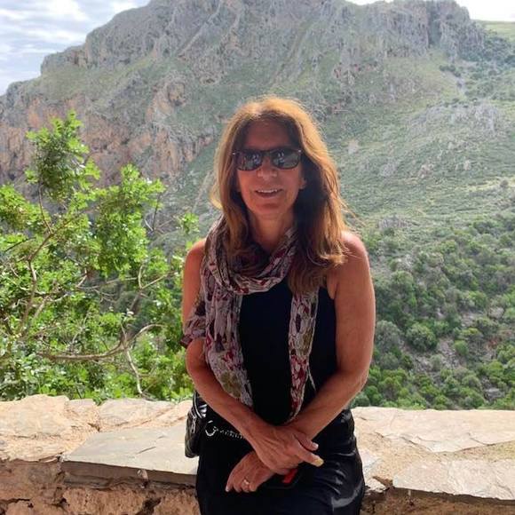 Profile Picture of Robin Chamow (@robinchamow) on Poshmark